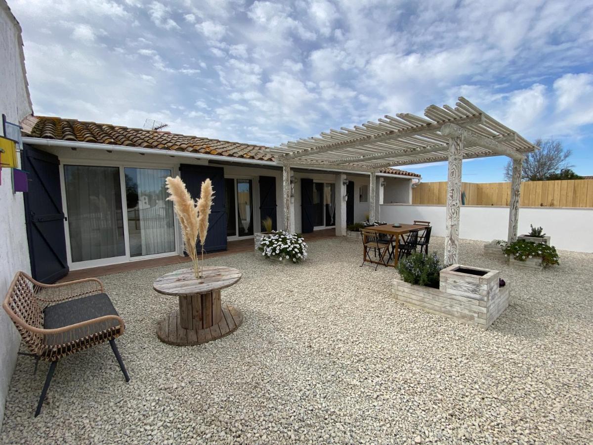 Mas Des Oliviers, Maison Avec Piscine Privative Et Chauffee Locamargue Holiday home